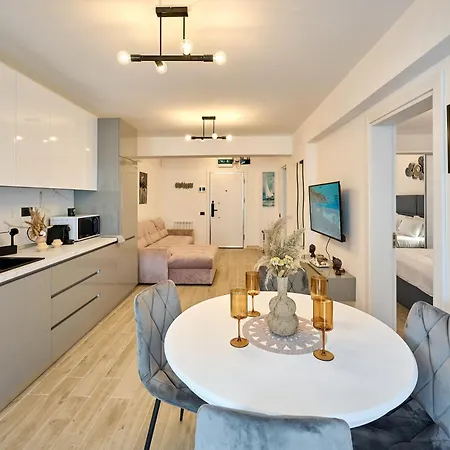 Szálloda By Alz Infinity Năvodari