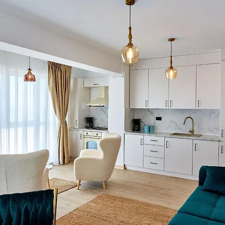 By Alz Infinity Szálloda Năvodari