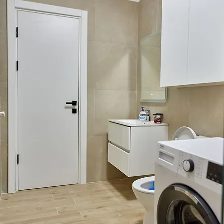 By Alz Infinity Szálloda 3*